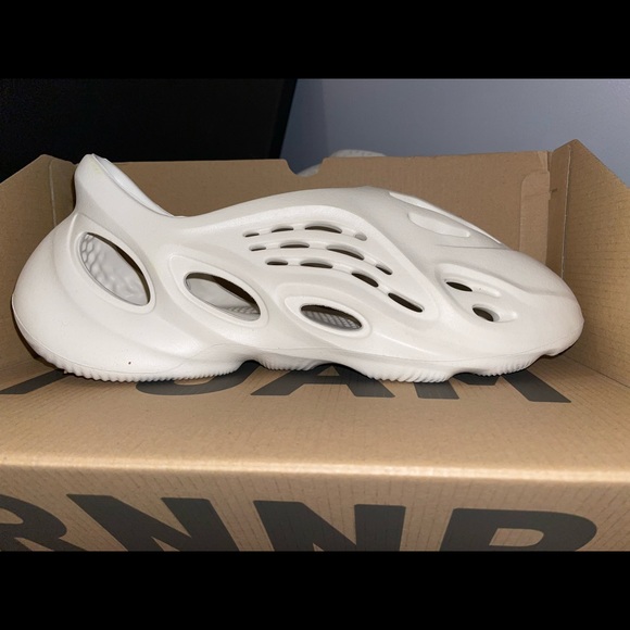 Yeezy Foam Rnnrs size 11 men main image 4